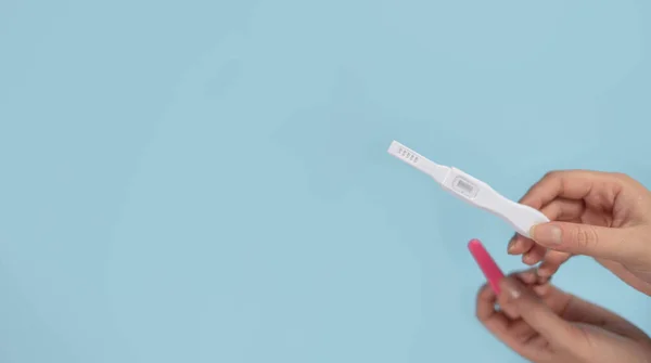 Woman Holding Pregnancy Test Overhead View Isolated Blue Background — Stock Photo, Image