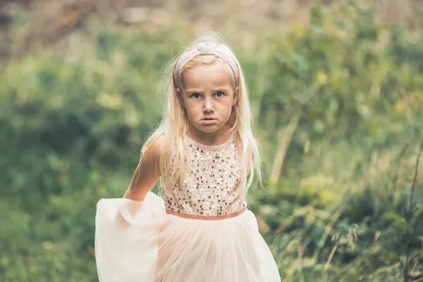 Маленька Дівчинка Плаче Сумно Сердито — стокове фото