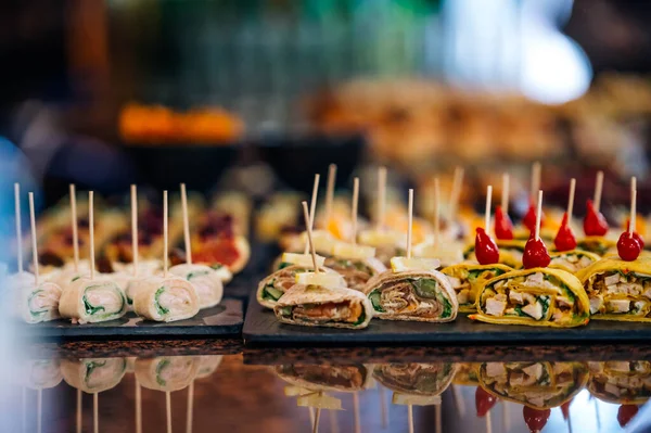 Petiscos Casamento Comida Dedo Italiano Catering Casamento Uma Mordida Lanches — Fotografia de Stock