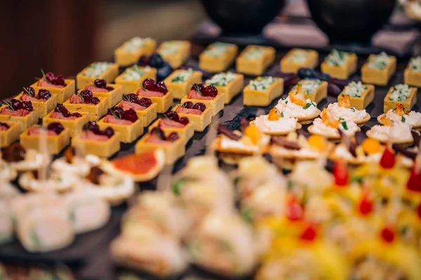 Petiscos Casamento Comida Dedo Italiano Catering Casamento Uma Mordida Lanches — Fotografia de Stock