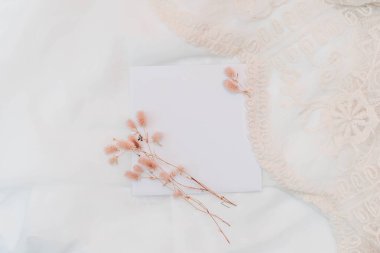 Metnin için en üstteki kart görüntüsü. Düğün kartı, düğün davetiyesi.