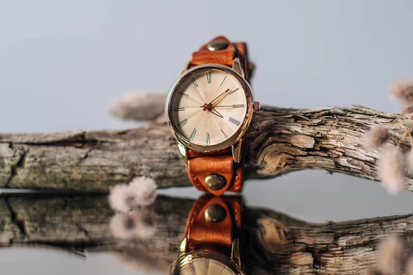 Relógio Couro Marrom Relógio Pulso Estilo Vintage Mulher Leather Watch — Fotografia de Stock