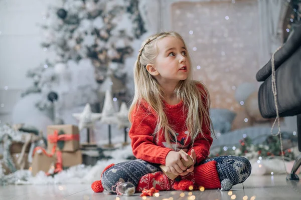 Feliz Natal Boas Festas Manhã Anterior Natal Retrato Menina Feliz — Fotografia de Stock