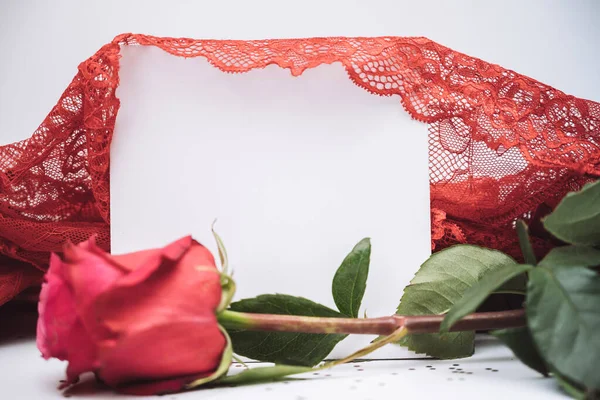 Tarjeta Con Espacio Para Texto Rosas Rojas Aisladas Sobre Fondo — Foto de Stock