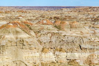 Kanada Çorak Toprakları 'ndaki Dinozor İl Parkı' nın büyük hudu dağı Alberta UNESCO Dünya Mirası Bölgesi