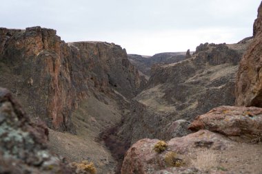 Idaho 'nun güneyindeki Owyhee Dağları' nda bir kanyon sahnesi.