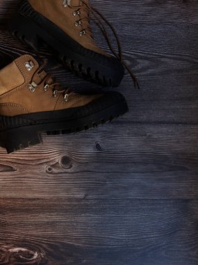 Kadın yürüyüş botları kenara çekildi.