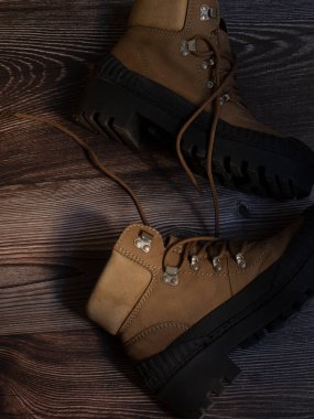 Kadın yürüyüş botları kenara çekildi.