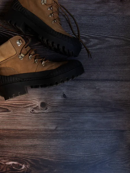 Kadın yürüyüş botları kenara çekildi.