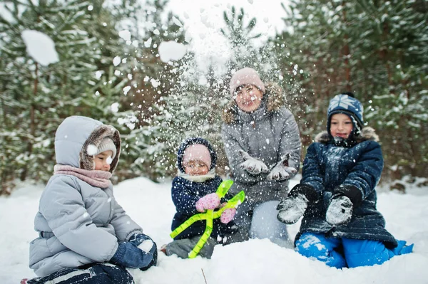 Mother Three Children Winter Nature Outdoors Snow — Stock Fotó
