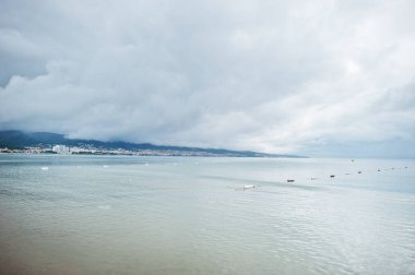 Bulgaristan 'ın Karadeniz kıyısında güneşli bir sahil. Yaz tatili tatili.