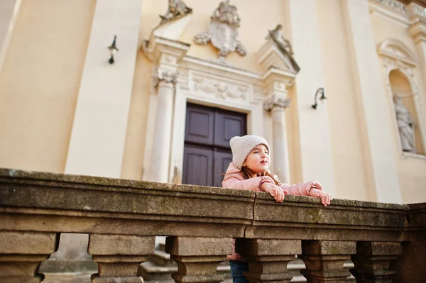 Menina Com Pirulito Use Jaqueta Rosa Cidade Valtice República Checa — Fotografia de Stock