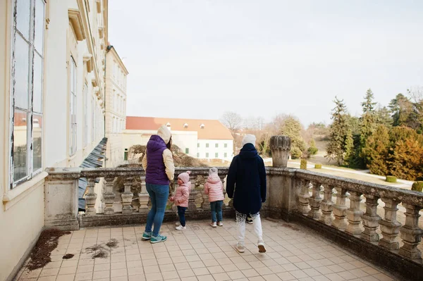 Mãe Com Três Filhos Castelo Valtice República Checa — Fotografia de Stock