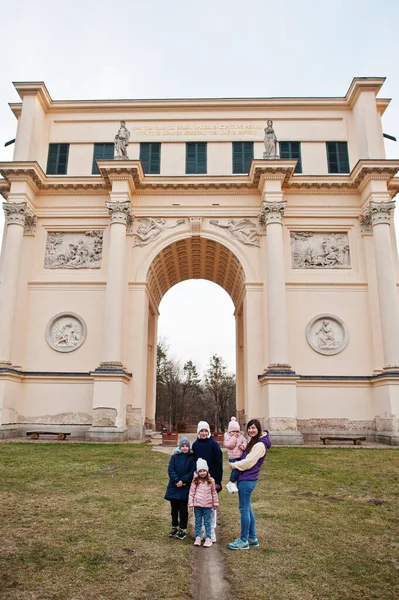 Mother Four Kids Rendez Vous Also Called Diana Temple Czech — Foto de Stock