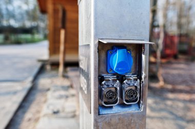 230 v usb elektrik prizi açık hava.