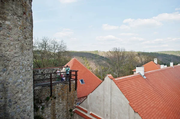 Mother Kids Looking Tower Veveri Castle Czech Republic — Stockfoto