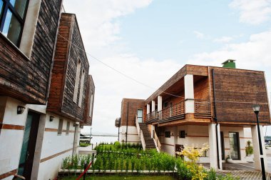 NESEBAR, BULGARIA - 17 Haziran 2021: Nessebar limanındaki modern bina.