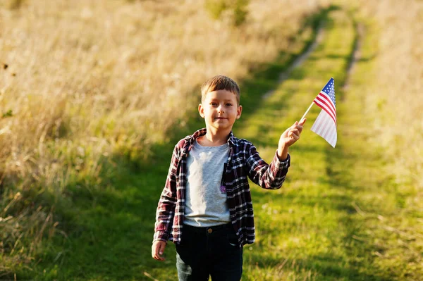 Niño Pequeño Con Bandera Aire Libre América Celebrando — Foto de Stock