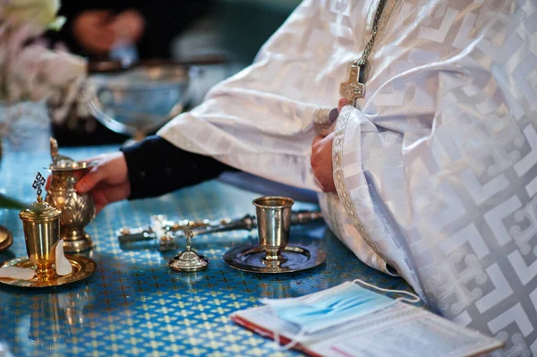 Hand Priest Rite Baptism — Zdjęcie stockowe