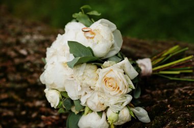 Beautiful tender wedding bouquet and rings. 