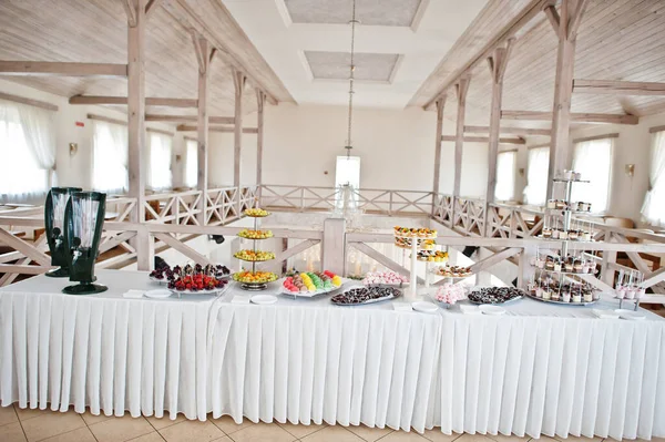 Beautiful Wedding Candy Bar Sweets Fruits Food Wedding Banquet Table — Stock Fotó