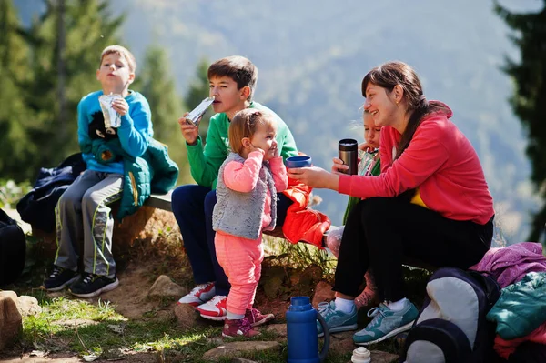 Mother Four Kids Resting Mountains Travel Hiking Childrens Drinking Tea — 스톡 사진