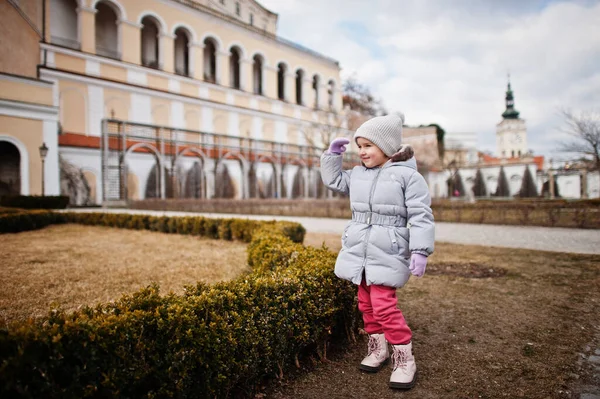 Κορίτσι Στο Ιστορικό Κάστρο Mikulov Μοραβία Τσεχική Δημοκρατία Παλαιά Ευρωπαϊκή — Φωτογραφία Αρχείου
