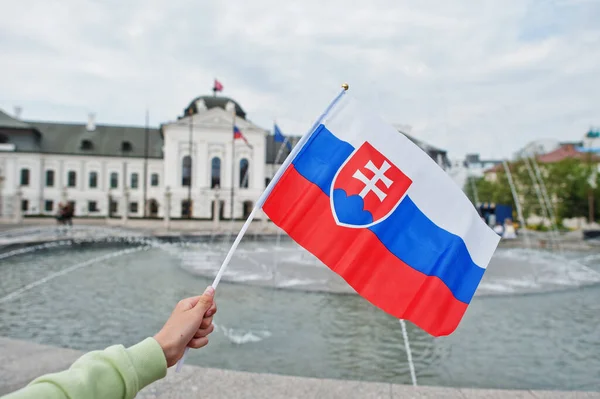 Bandera Eslovaquia Contra Palacio Grassalkovich Residencia Del Presidente Eslovaquia Bratislava —  Fotos de Stock