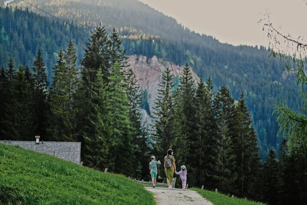 Mère Avec Enfants Vorderer Gosausee Gosau Haute Autriche — Photo