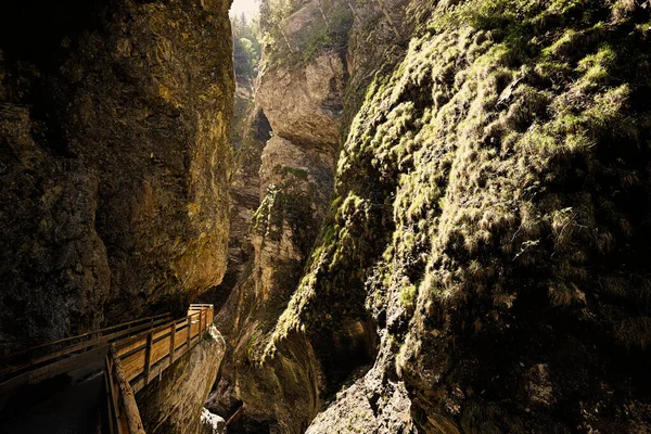 Bergkloven Bijzonder Smalle Kloof Met Muren Gelegen Oostenrijkse Alpen Nabij — Stockfoto