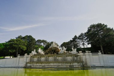 Avusturya, Viyana 'daki ünlü Schonbrunn Sarayı Çeşmesi.