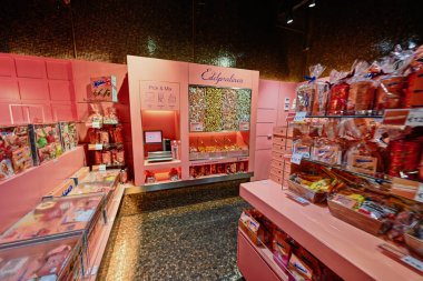 Viyana, Avusturya - 17 Mayıs 2022: Avusturya 'da güzel gofret dükkanı.