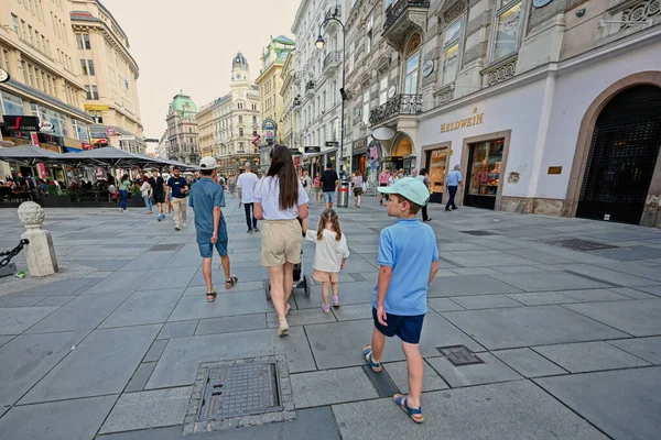 Вена Австрия Мая 2022 Года Мать Детьми Центральной Улице Вены — стоковое фото