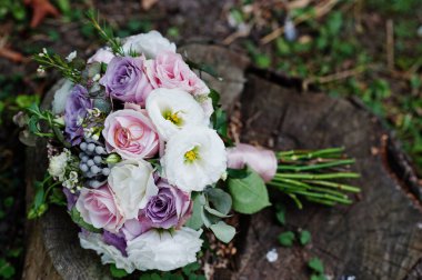 Beautiful tender wedding bouquet and rings. 