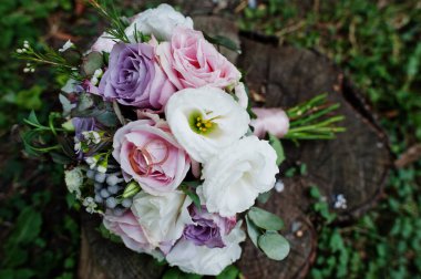 Beautiful tender wedding bouquet and rings. 