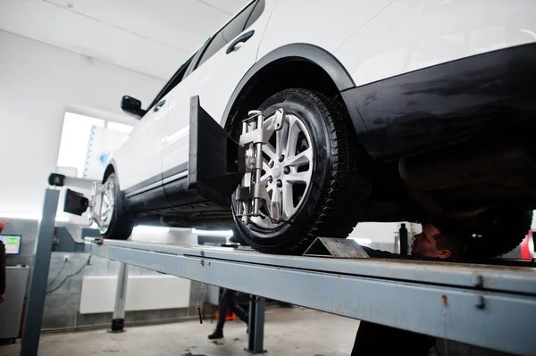 American Suv Car Stand Wheels Alignment Camber Check Workshop Service — Photo