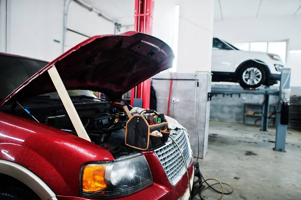 American Suv Car Vehicle Repair Shop Car Tools Car Service — Foto de Stock