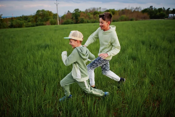 Brothers Running Having Fun Together Meadow — 图库照片