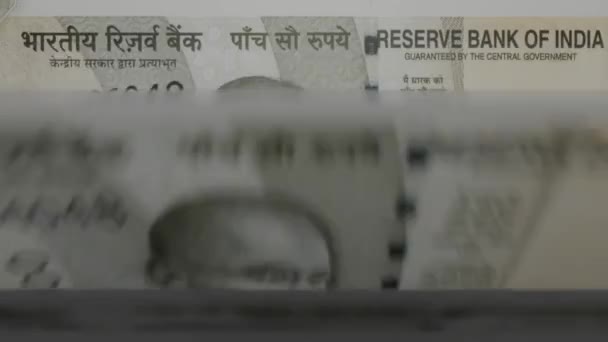 500 Ινδικές Ρουπίες Σύνθεση Χρημάτων Οικονομικό Υπόβαθρο Πολλά Χαρτονομίσματα Και — Αρχείο Βίντεο