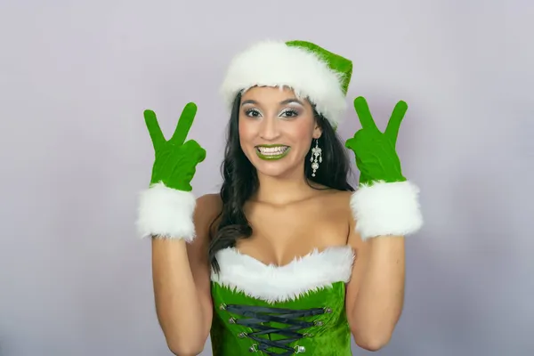 Linda Chica Latina Vestido Santa Claus Verde Sonriendo Con Los —  Fotos de Stock