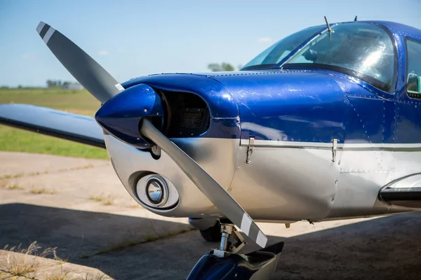 Neus Van Een Licht Vliegtuig Met Propeller — Stockfoto