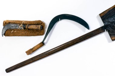 Duvarda eski el hasadı aletleri asılı dekorasyon