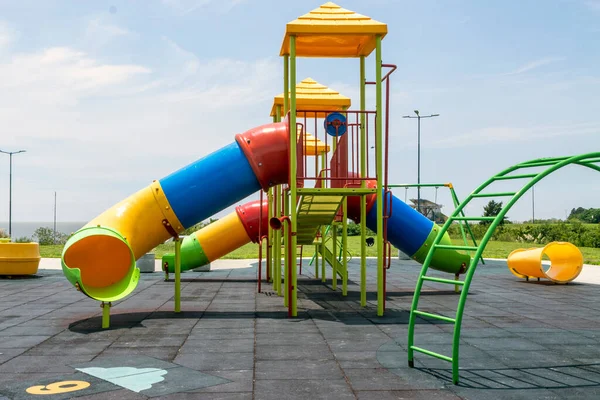 都市公園における子供の遊び場 — ストック写真