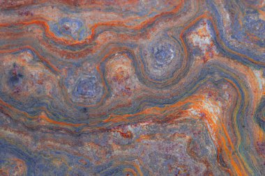 grunge arkaplan: eski metal bir yüzey üzerindeki kıvrımlı pas, tonlama 