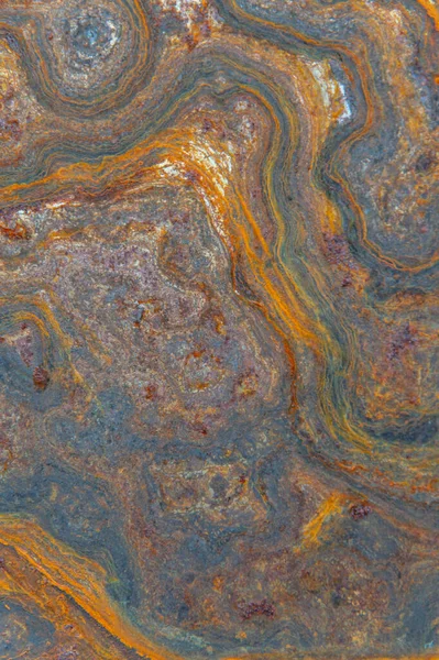 grunge arkaplan: eski metal bir yüzey üzerindeki kıvrımlı pas, tonlama 