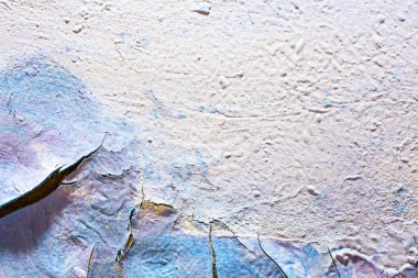 Soyut yaratıcı grunge arkaplan: inceldikten sonra palette donmuş yağ boyası, çok sayıda çatlak ve soyulma, kısa odaklanma. 