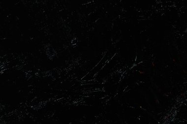 Karanlık yaratıcı arka plan, pürüzlü keten branda siyah astar ile örtülü, ışığın yansımaları. Tonlama, bulanıklaştırma, seçici odaklanma. 