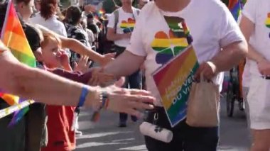 Stockholm İsveç Ağustos 2022 'de bir grup insan gururu kutluyor. Yüksek kalite 4k görüntü