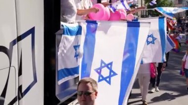 Stockholm İsveç Ağustos 2022 'de bir grup insan gururu kutluyor. Yüksek kalite 4k görüntü