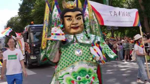 Grupo Pessoas Celebrando Orgulho Estocolmo Suécia Agosto 2022 Imagens Alta — Vídeo de Stock